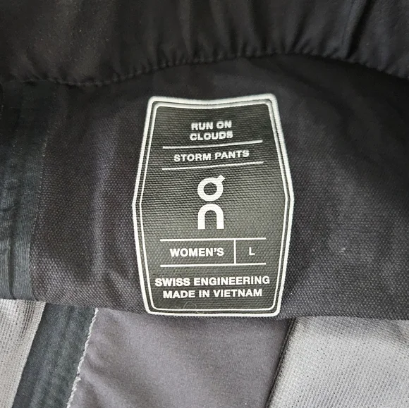 New On Running On Clouds Storm Pants Women’s Size L Black - Picture 6 of 8